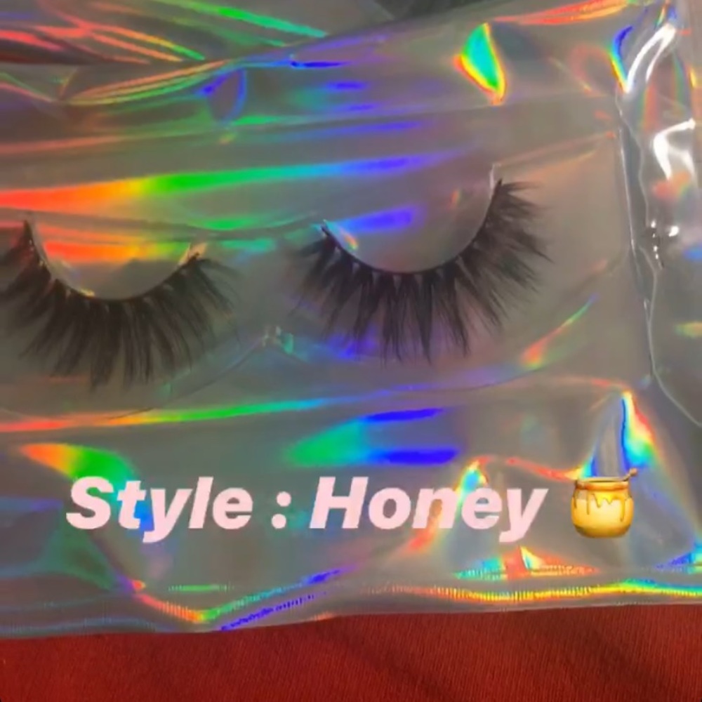 Lashes - Picture 3 of 6